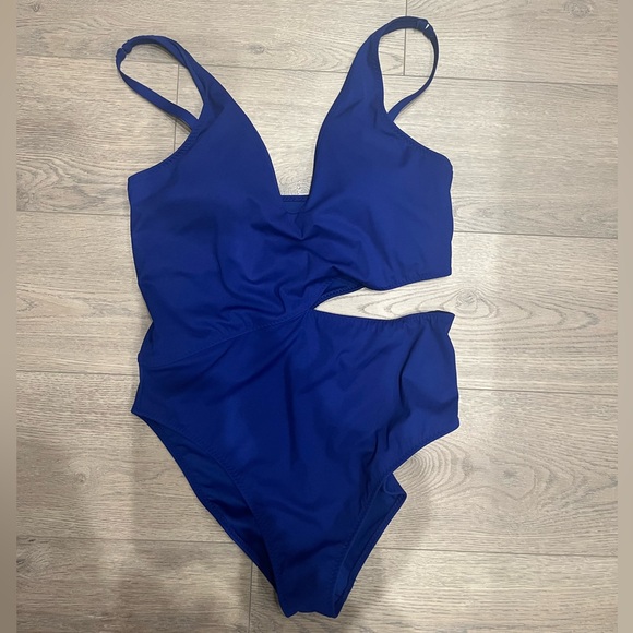 BRAND NEW NEVER WORN. Fabletics Seaside Cut-Out one piece. Built - Picture 3 of 4